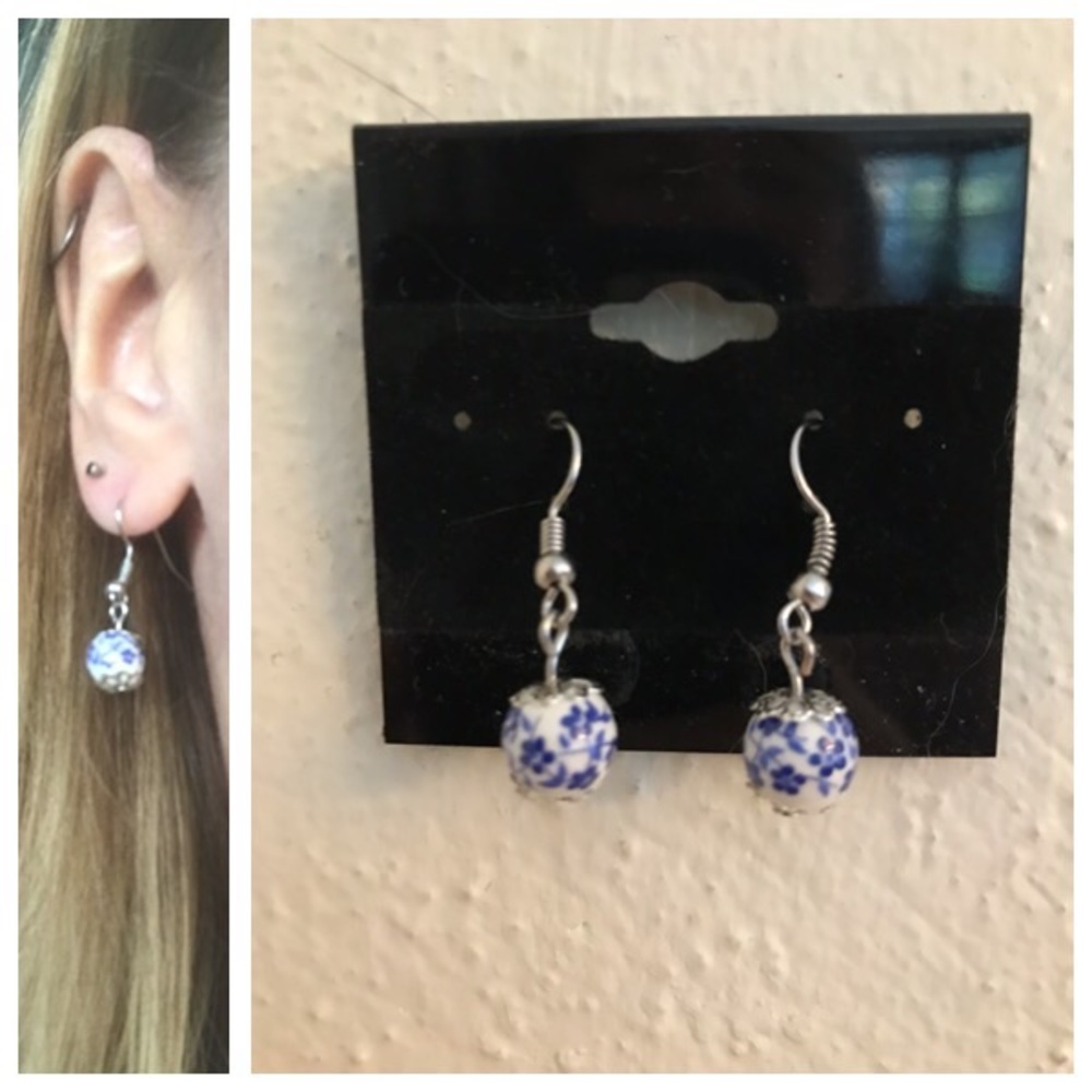 🆕Blue & White Floral Patterned Earrings